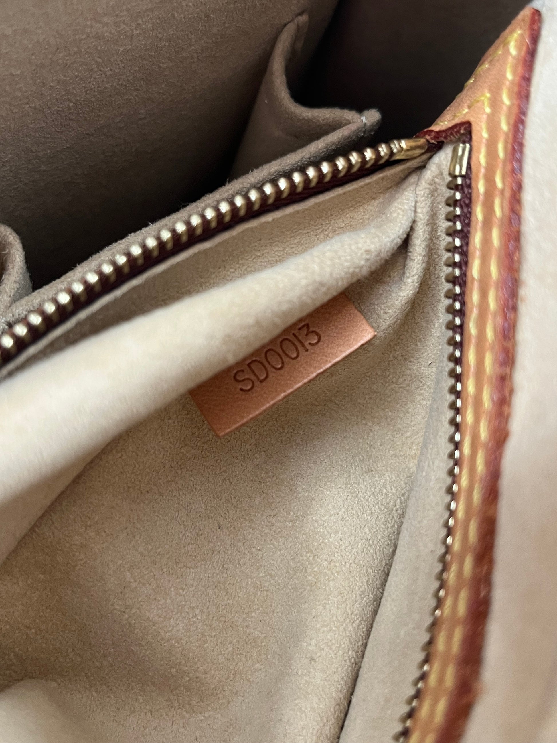Louis Vuitton Looping MM Bag
