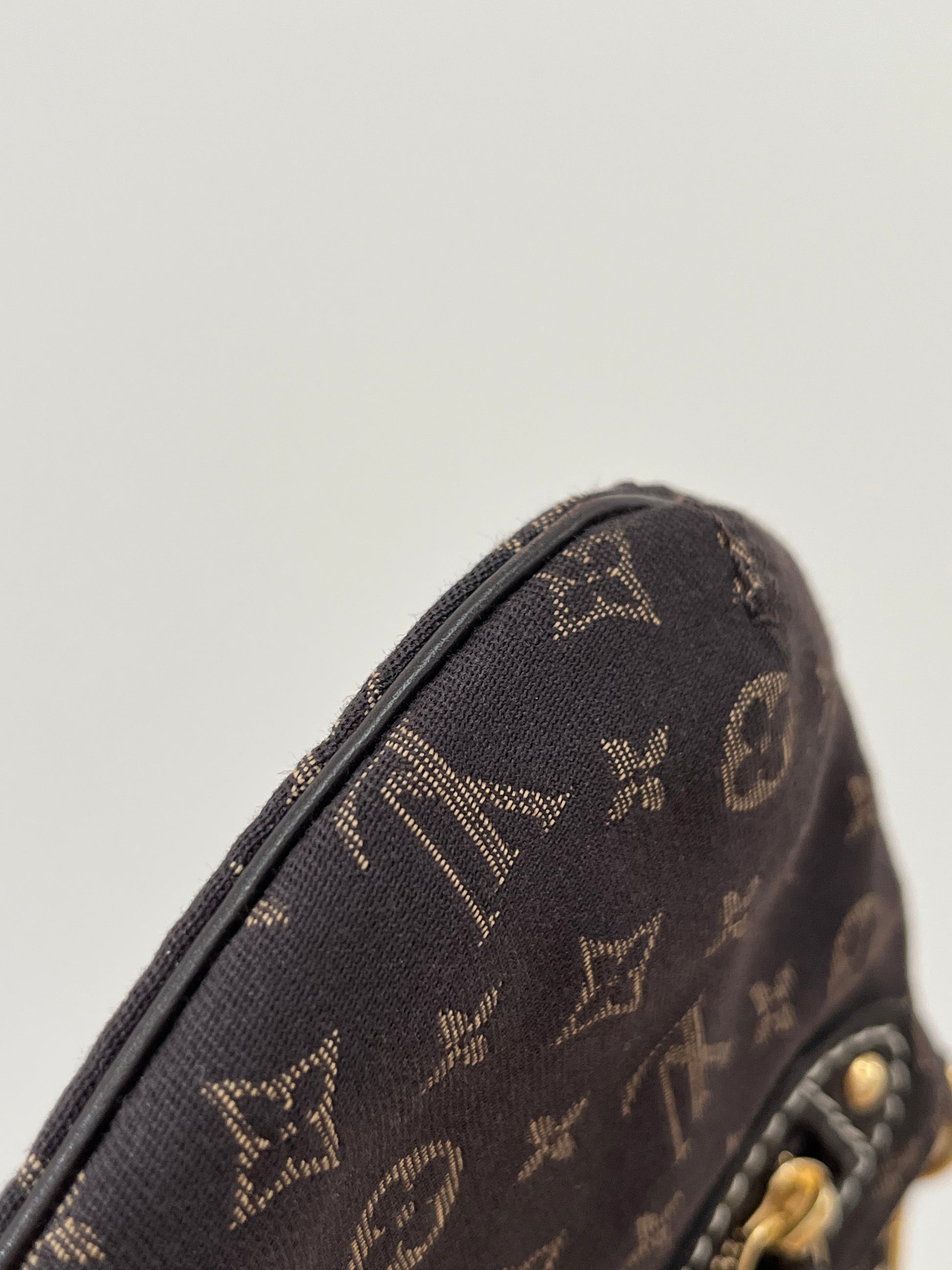 Louis Vuitton Mini Lin Pochette