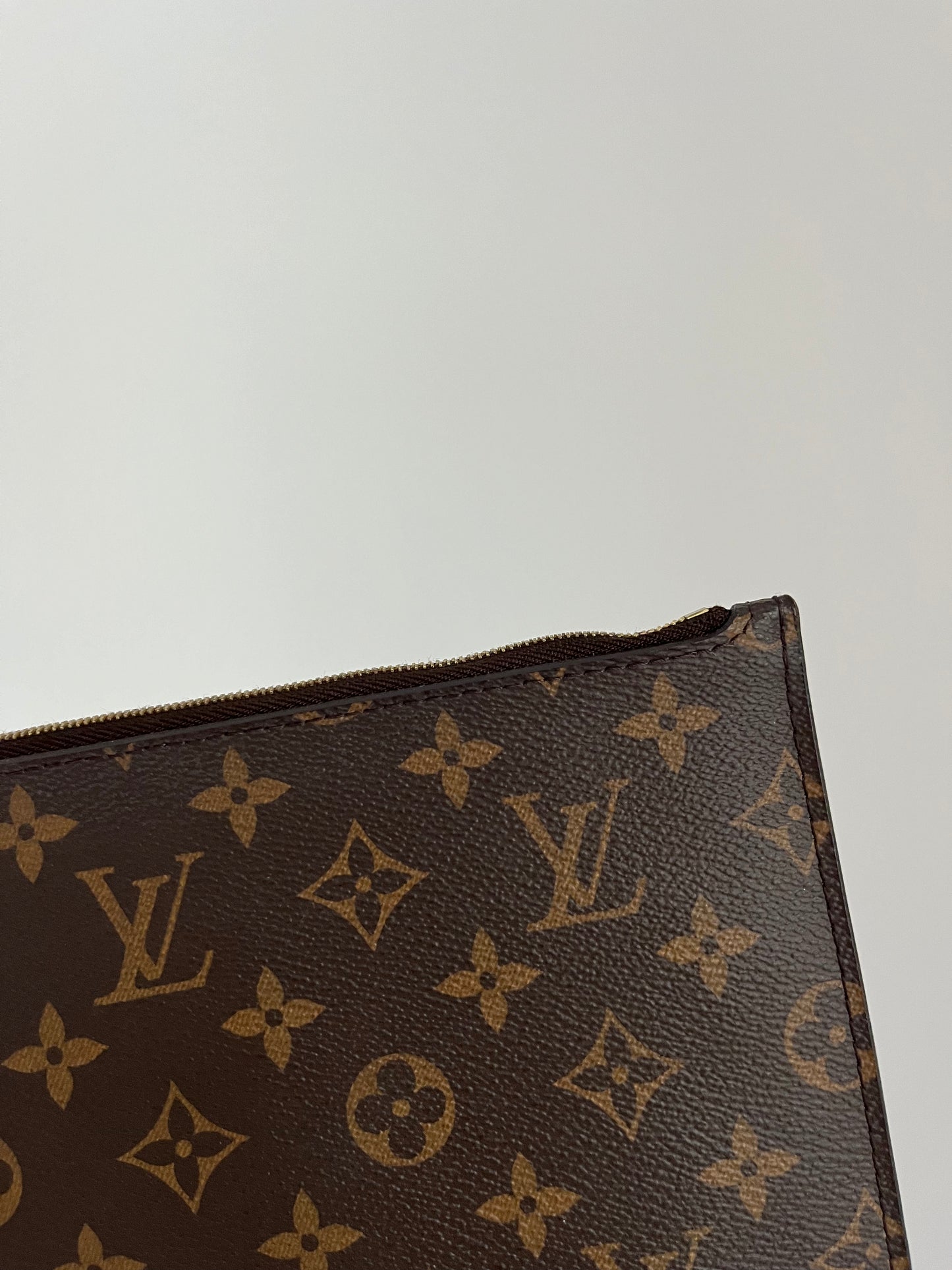 Louis Vuitton Neverfull Pouch